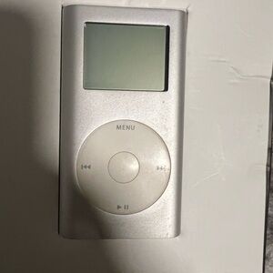 Apple Classic Silver iPod mini 4GB Player vintage